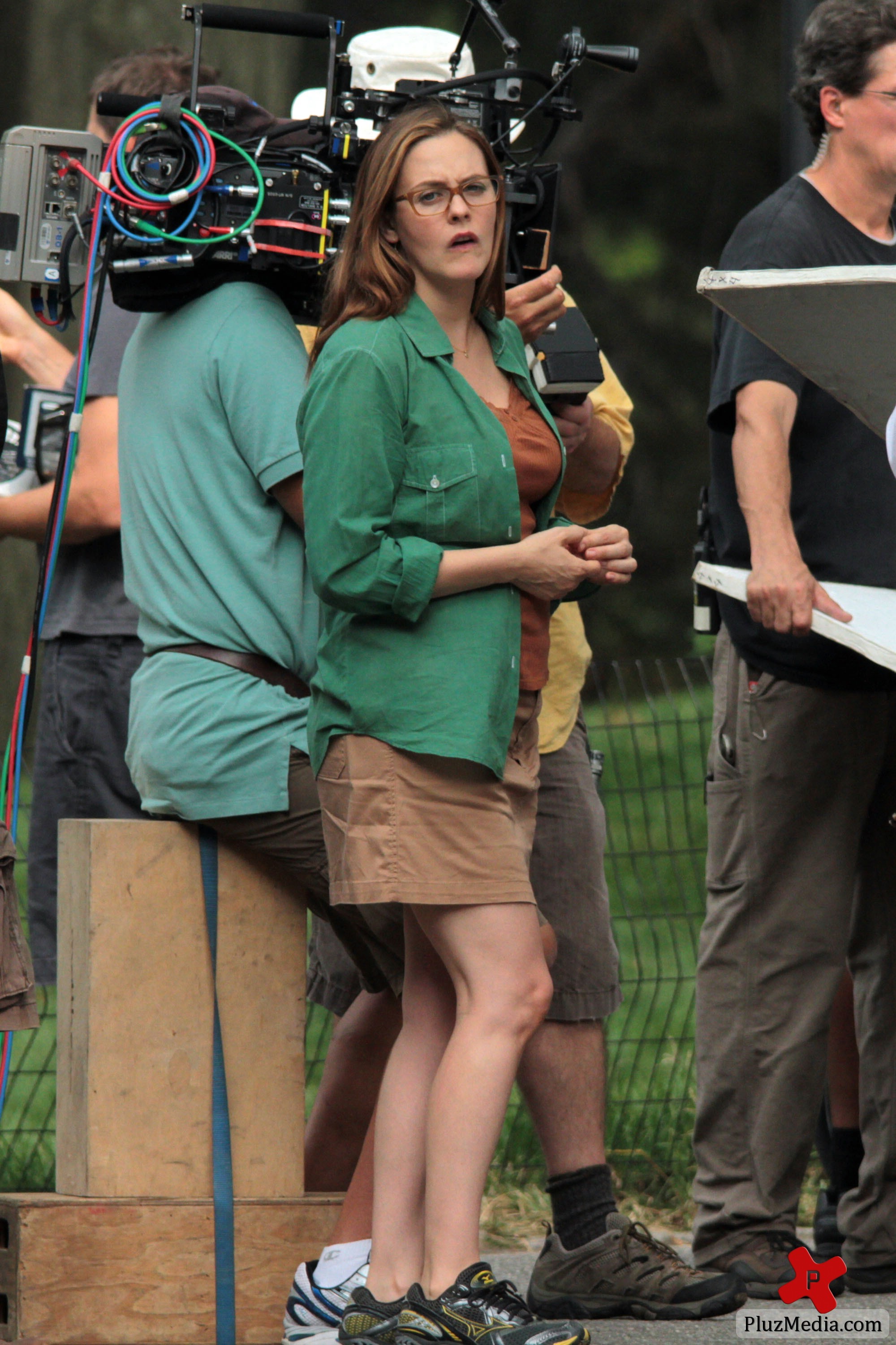 Alicia Silverstone on the film set of 'Gods Behaving Badly' | Picture 87578